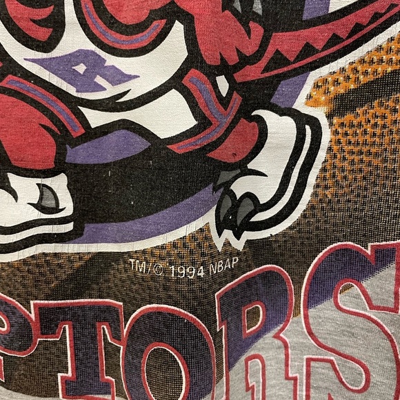 Vintage 1994 Toronto Raptors T-Shirt - Picture 5 of 5